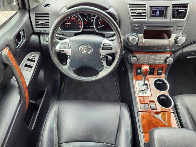 Used 2012 Toyota Highlander Limited w/ Tow Pkg AWD/4WD image 24