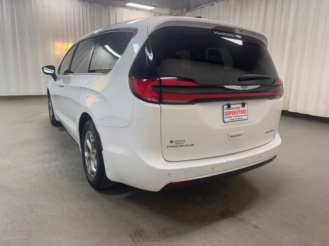 Used 2024 Chrysler Pacifica Limited FWD image 7