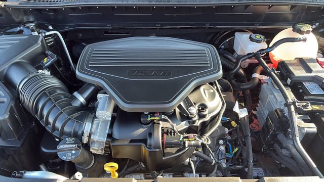 Used 2025 Chevrolet Blazer RS image 28