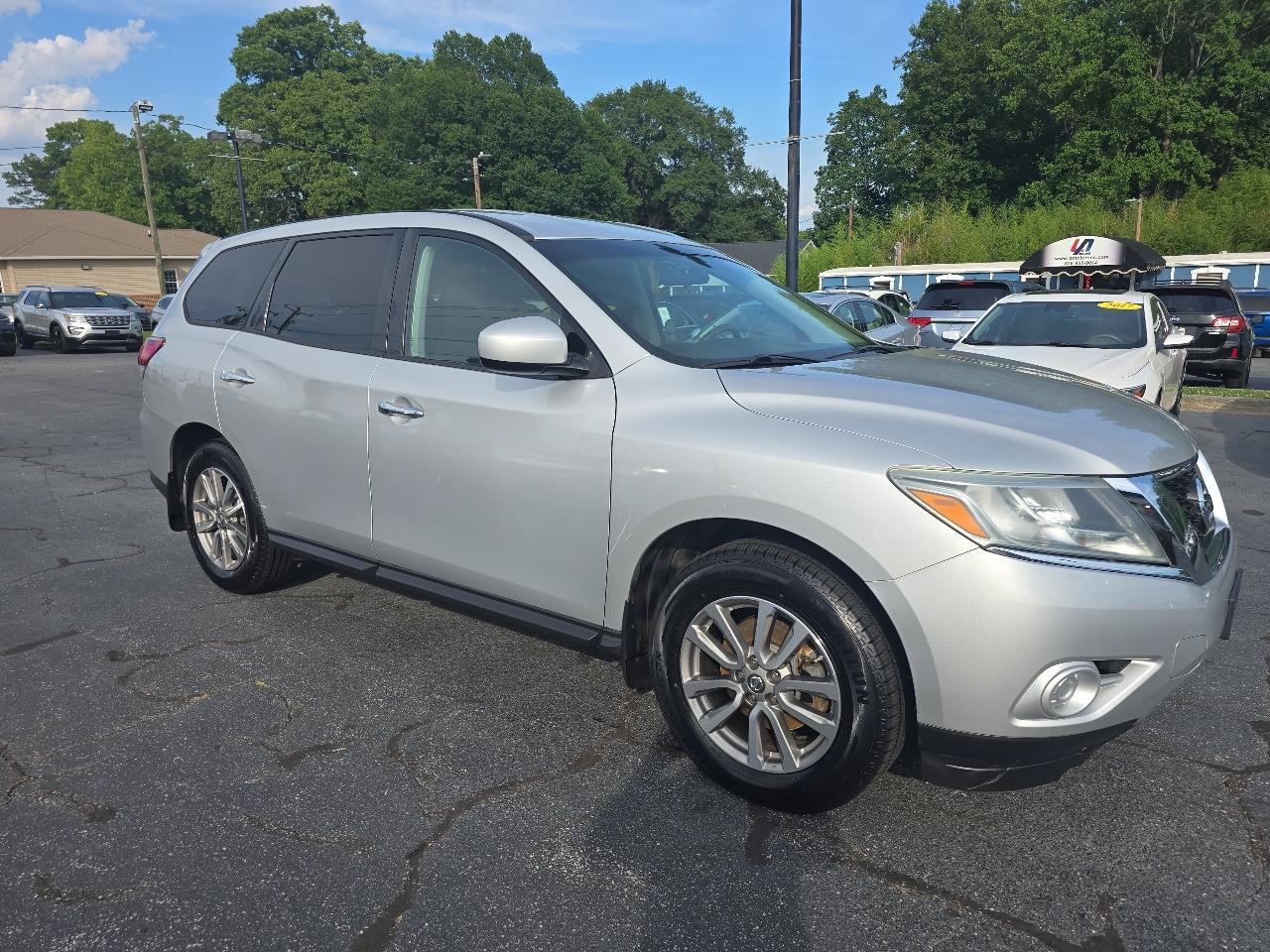 Used 2014 Nissan Pathfinder S AWD/4WD image 3