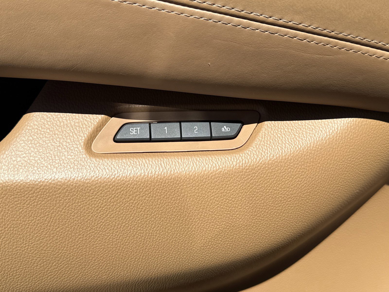 Used 2017 Cadillac Escalade Platinum image 14