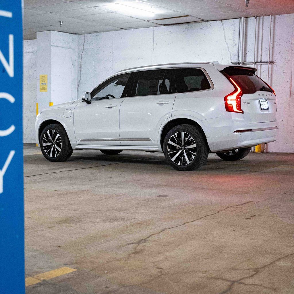 New 2025 Volvo XC90 T8 Core w/ Climate Package image 4