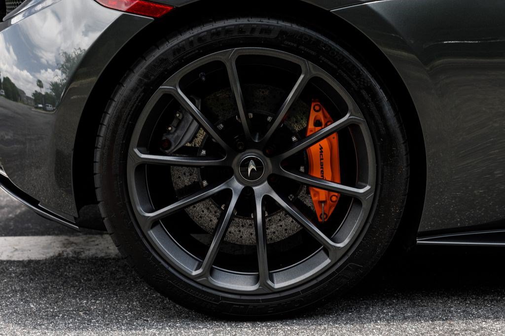 Used 2019 McLaren 570S Spider RWD image 30