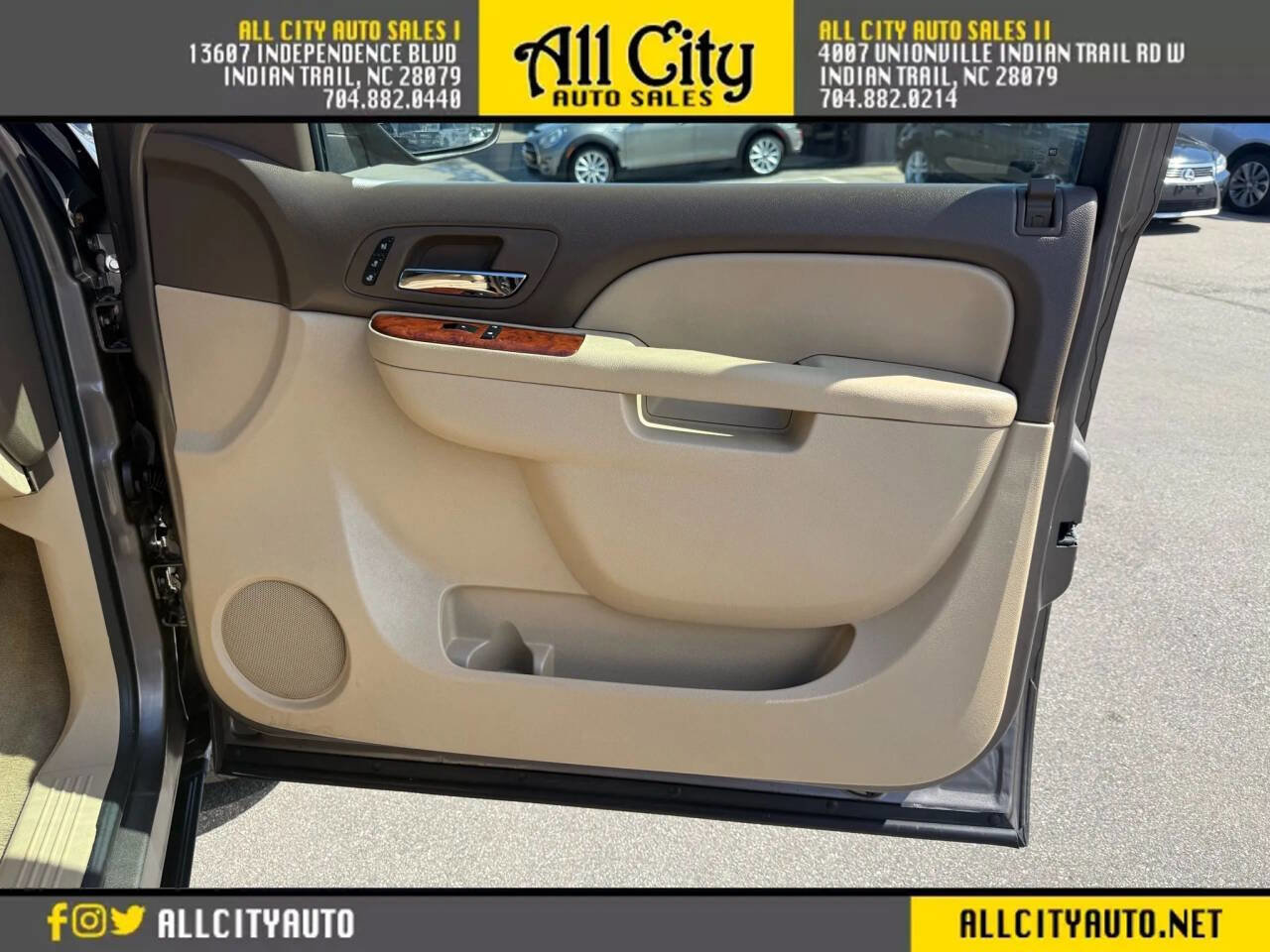 Used 2011 GMC Yukon XL SLT w/ SLT-2 Equipment Package RWD image 14