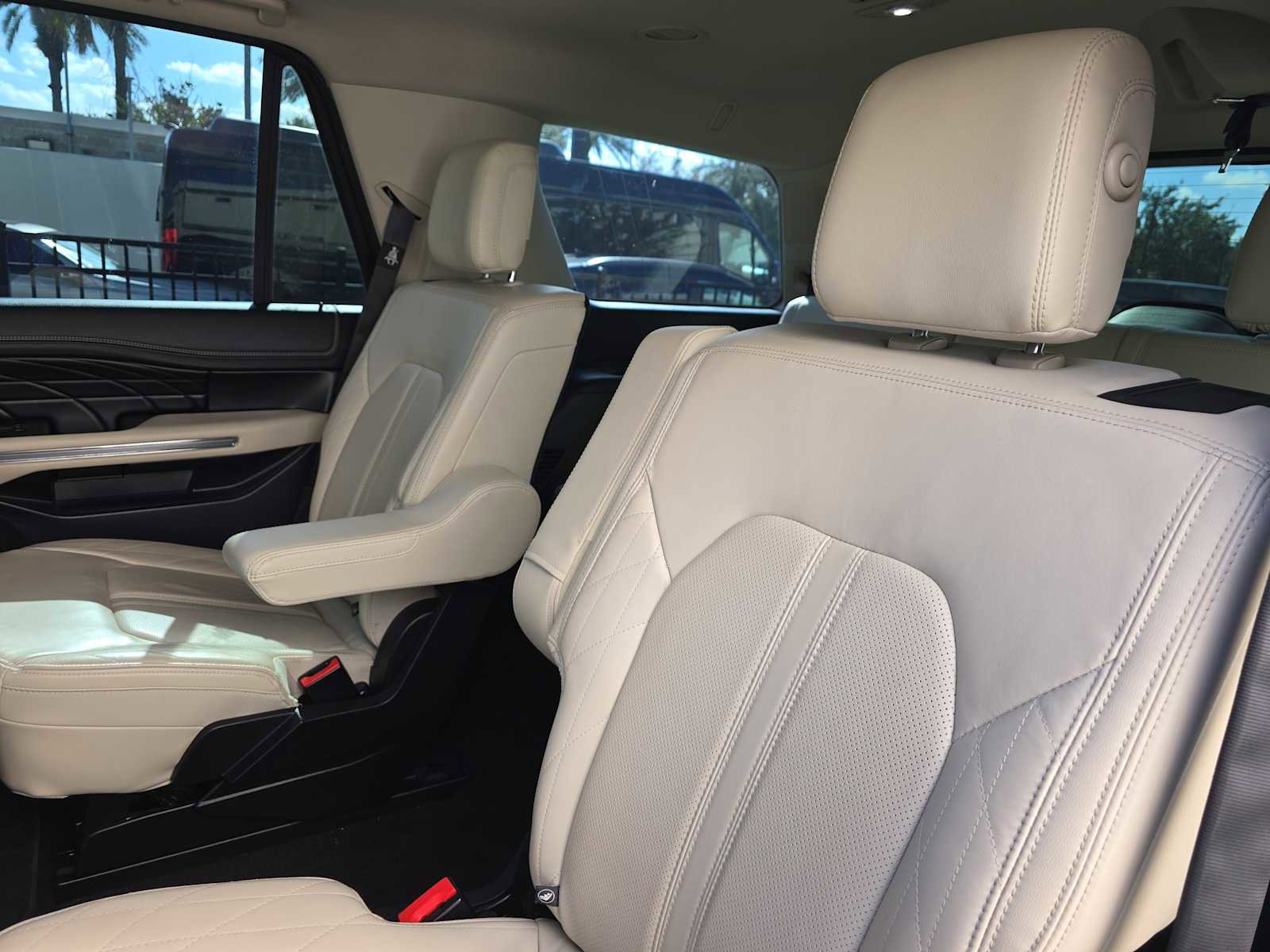 Used 2019 Ford Expedition Platinum image 11