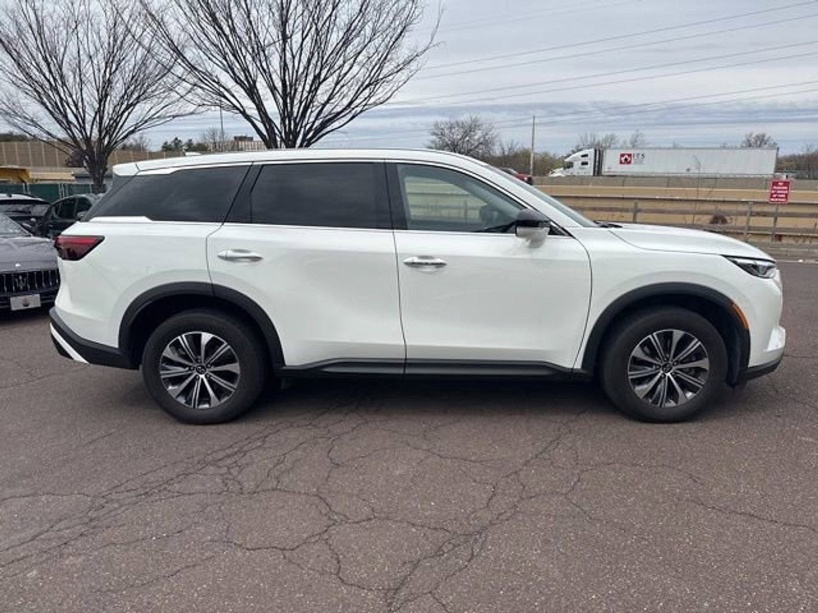 Used 2024 INFINITI QX60 Pure image 3