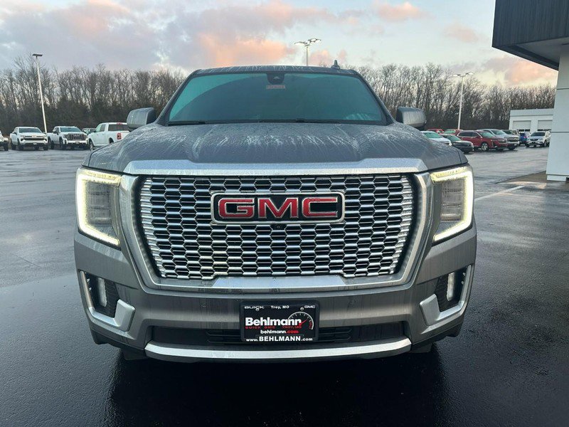 Used 2022 GMC Yukon Denali w/ Denali Premium Package image 12