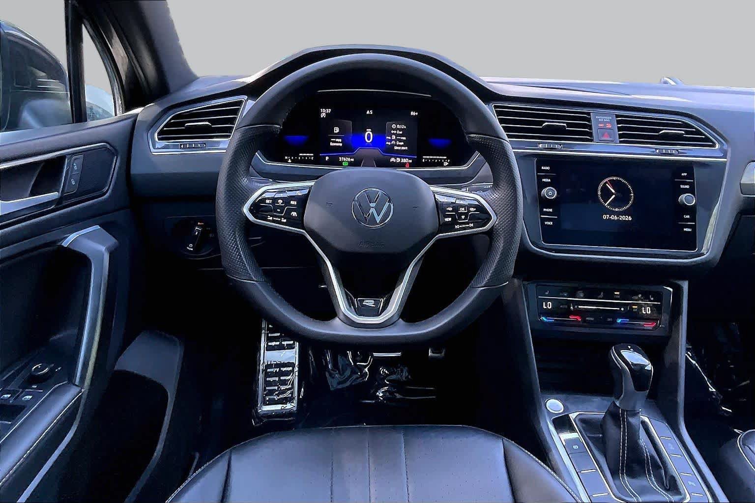 Used 2022 Volkswagen Tiguan SE R-Line FWD image 6