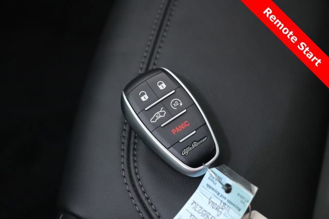 Used 2024 Alfa Romeo Giulia Ti AWD/4WD image 3