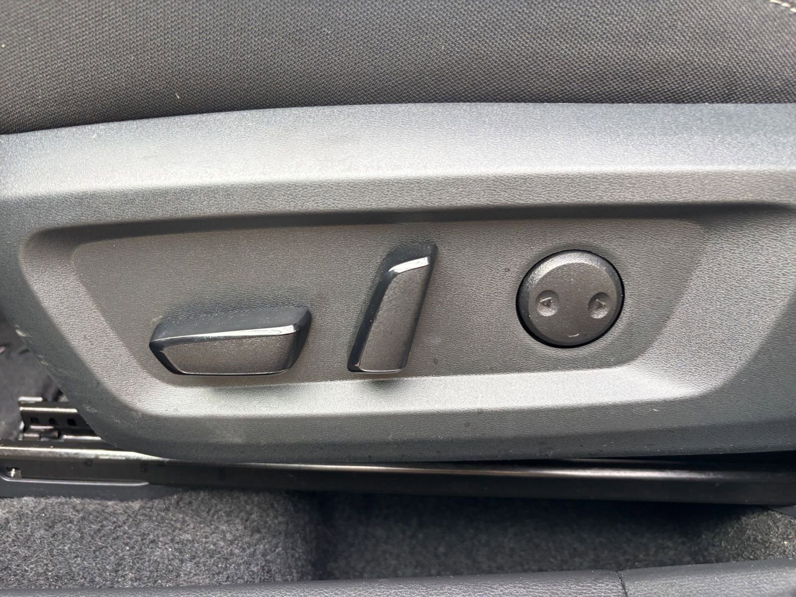 Used 2025 Nissan Rogue SV image 22