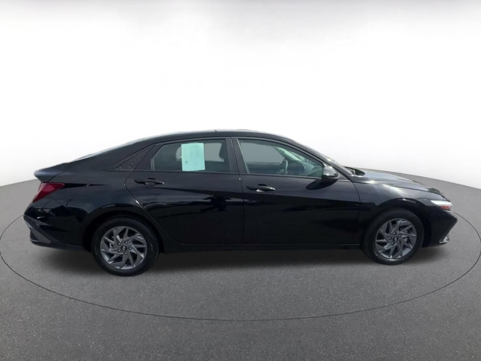 Used 2026 Hyundai Elantra Hybrid FWD image 13