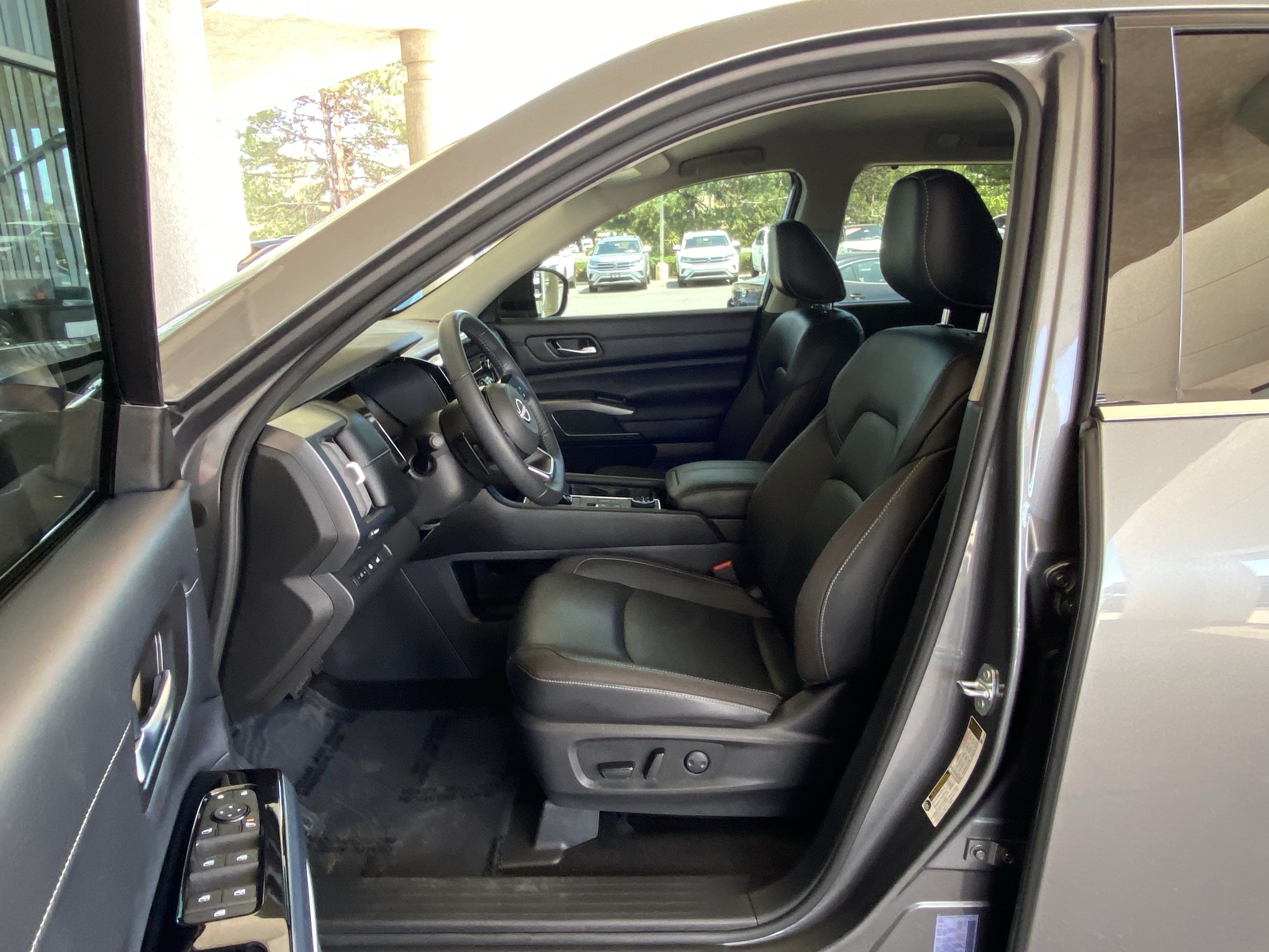 Used 2025 Nissan Pathfinder SL w/ Cargo Package AWD/4WD image 52