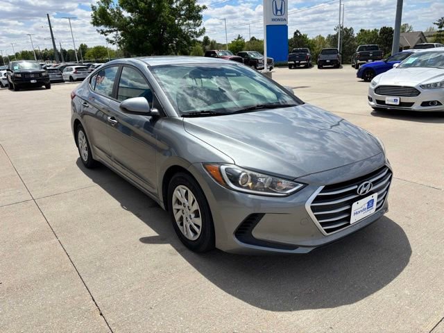 Used 2017 Hyundai Elantra SE w/ Cargo Package FWD image 3