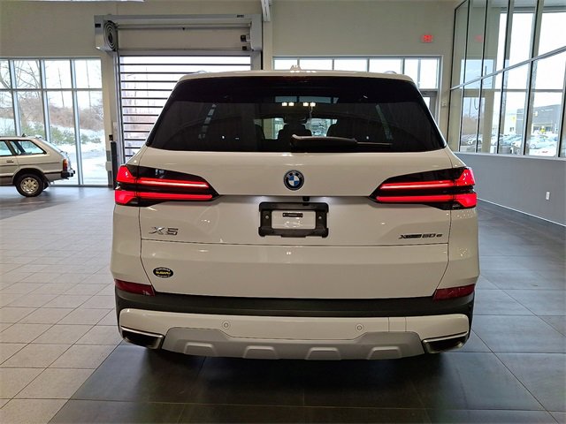 Used 2025 BMW X5 xDrive50e image 5