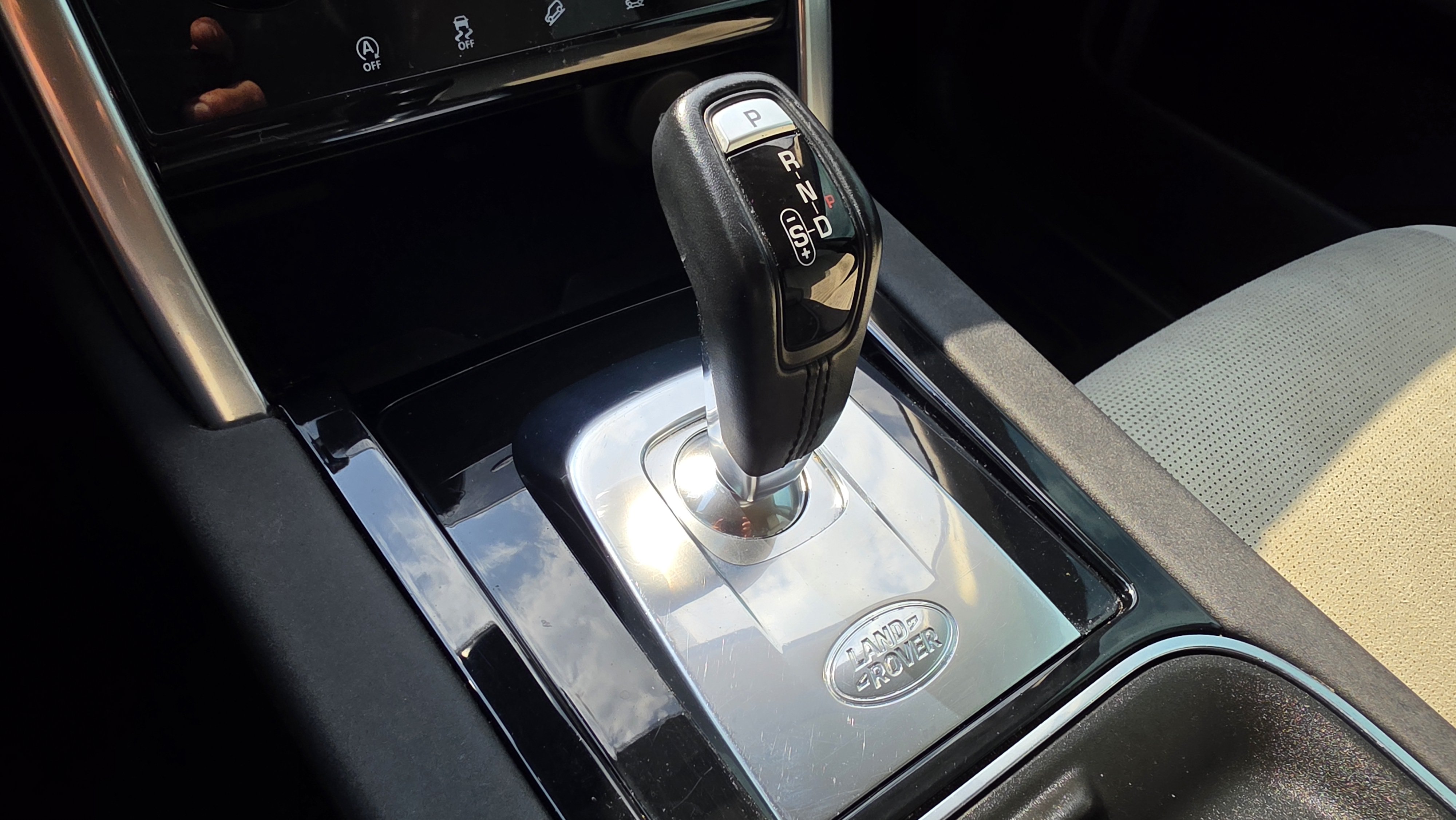 Used 2020 Land Rover Discovery Sport S AWD/4WD image 36