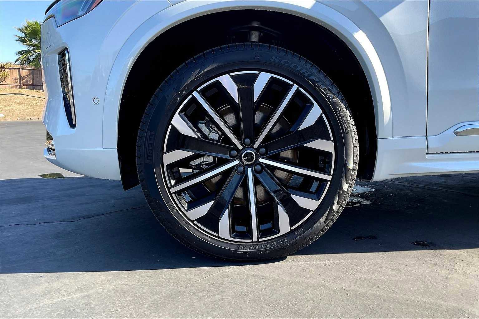 New 2026 Volvo XC90 T8 Plus w/ Protection Package Premier image 14