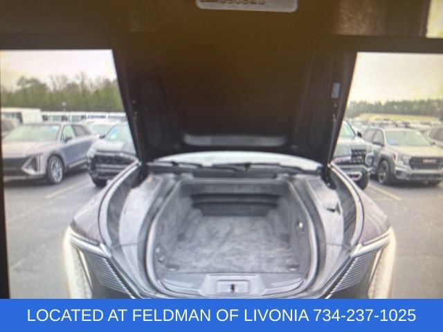 Used 2025 Cadillac Escalade IQ Luxury 2 w/ LPO, Premium Carpet Package image 8