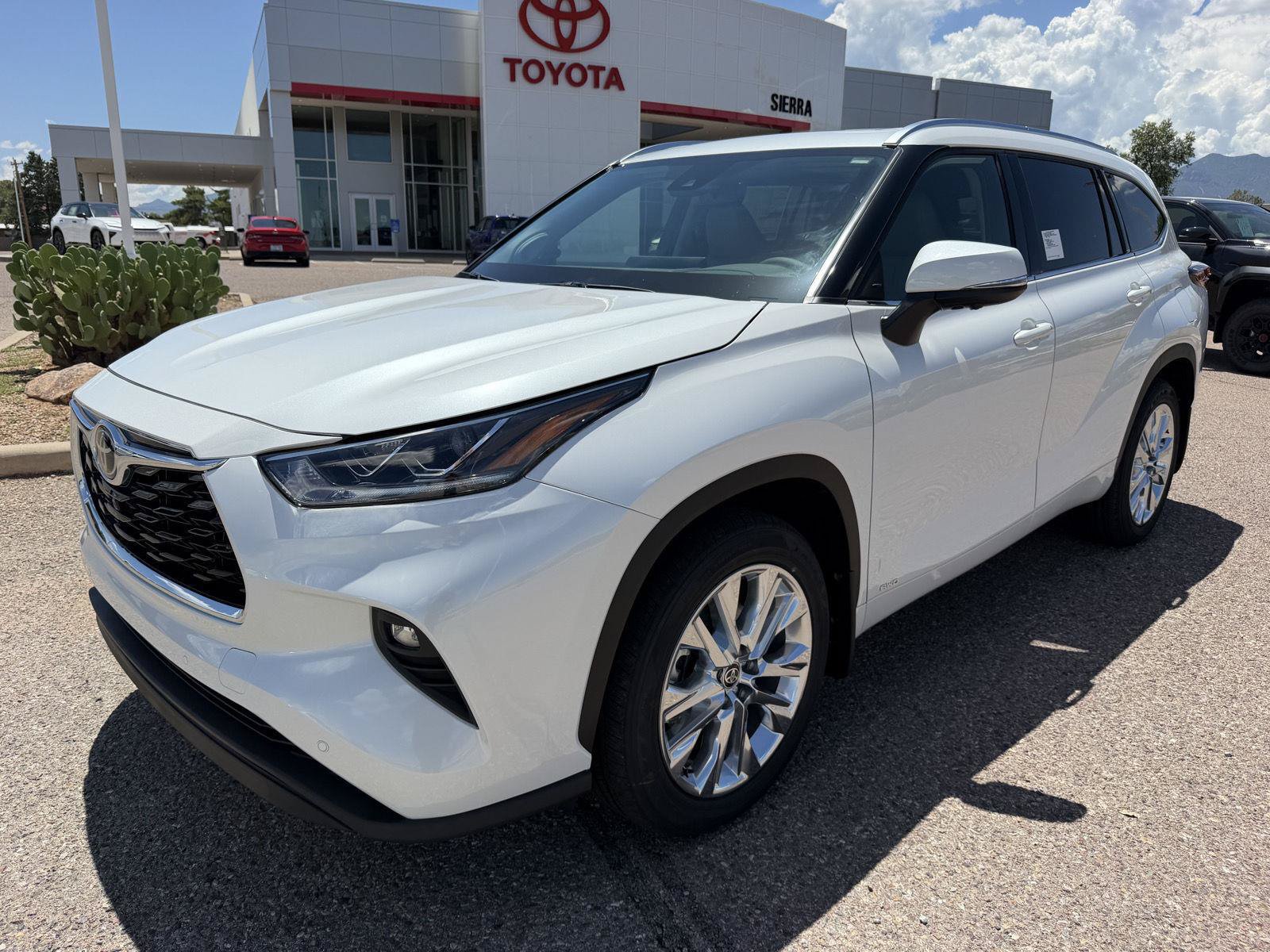 New 2026 Toyota Highlander Limited AWD/4WD image 1
