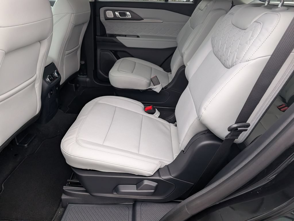 New 2026 Ford Explorer Platinum w/ LUX Leather Package AWD/4WD image 7