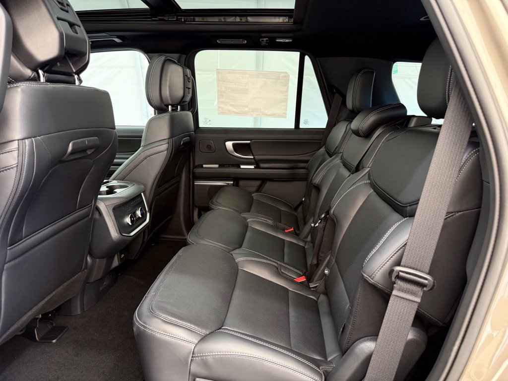 New 2027 Ford Expedition Platinum w/ Stealth Appearance Package AWD/4WD image 22