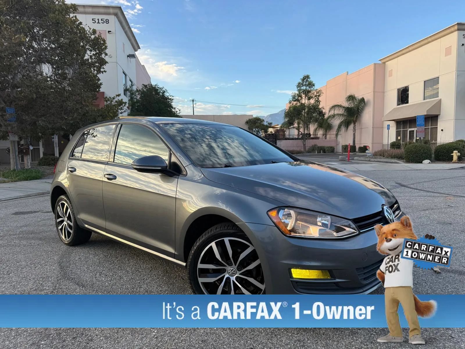 Used 2017 Volkswagen Golf SE FWD image 2