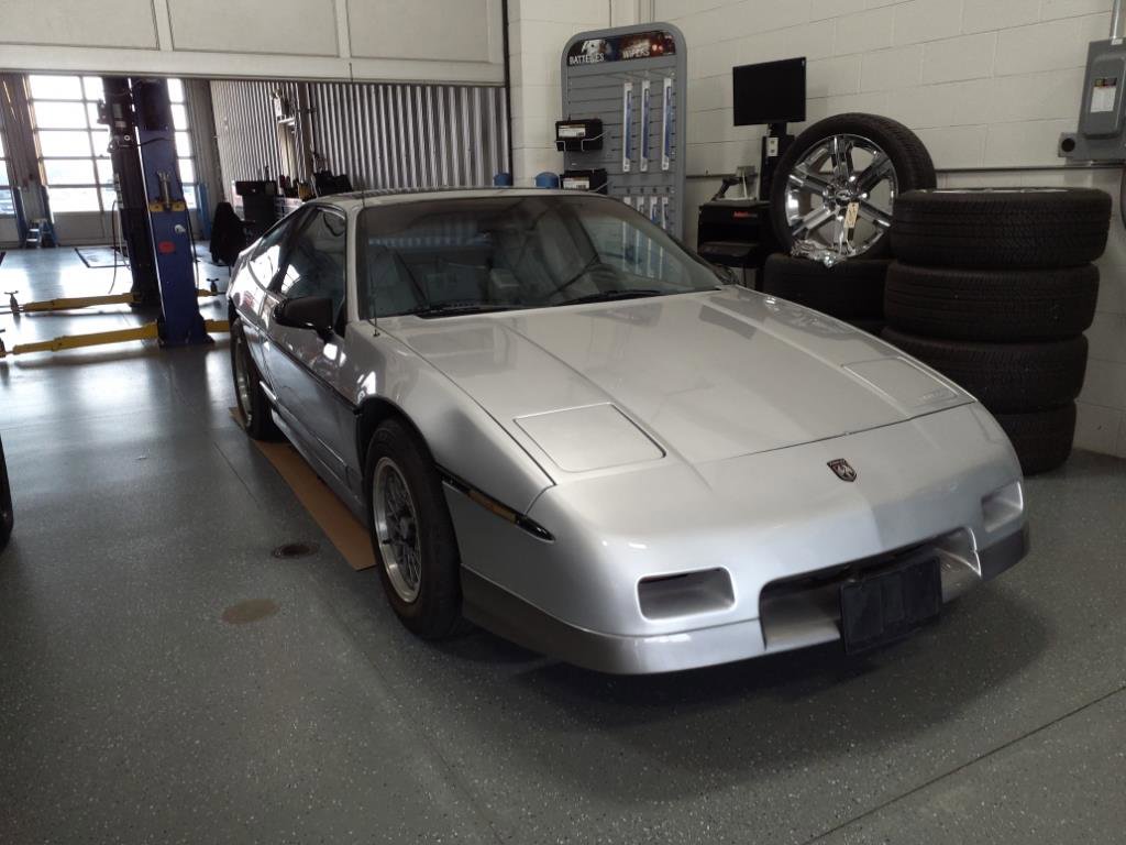 Used 1986 Pontiac Fiero GT image 3