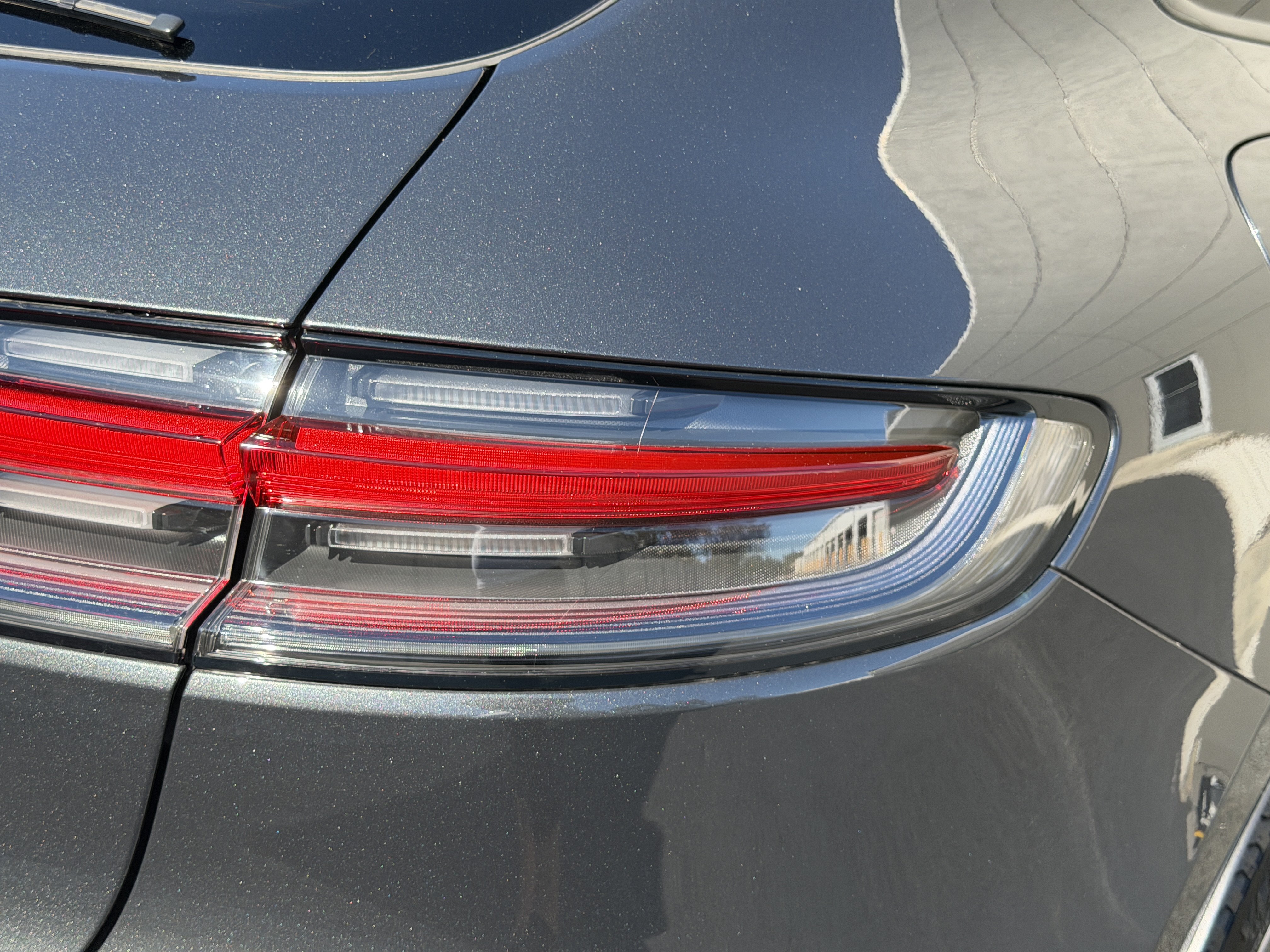 Certified 2025 Porsche Macan AWD/4WD image 12