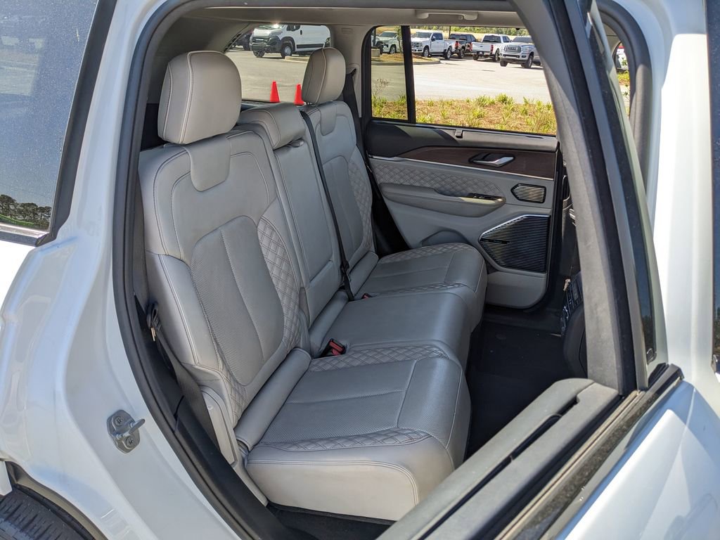Certified 2022 Jeep Grand Cherokee Summit w/ Adv Protech Group IV AWD/4WD image 51