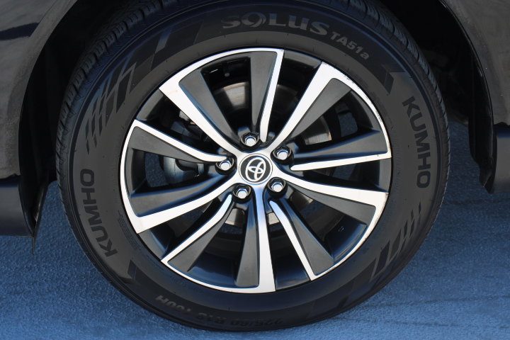 Used 2021 Toyota Venza LE image 9