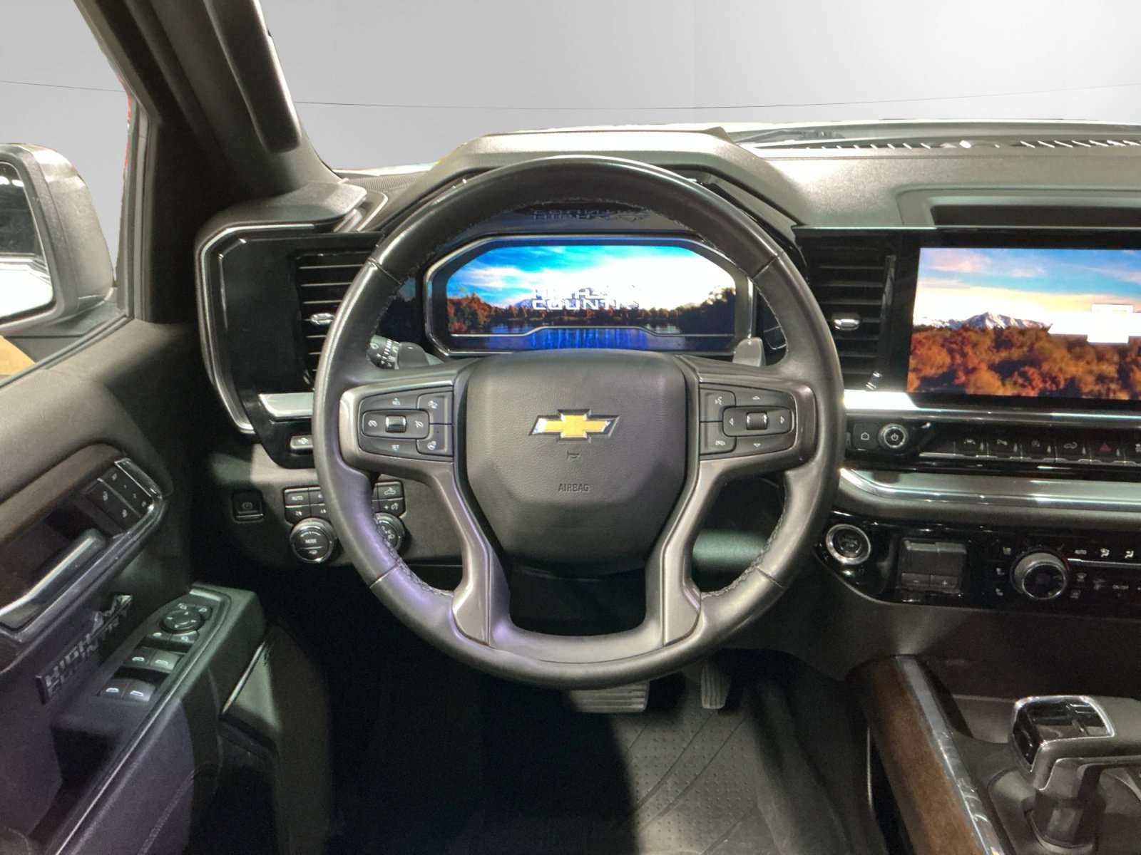 Used 2024 Chevrolet Silverado 1500 High Country w/ Technology Package AWD/4WD image 12