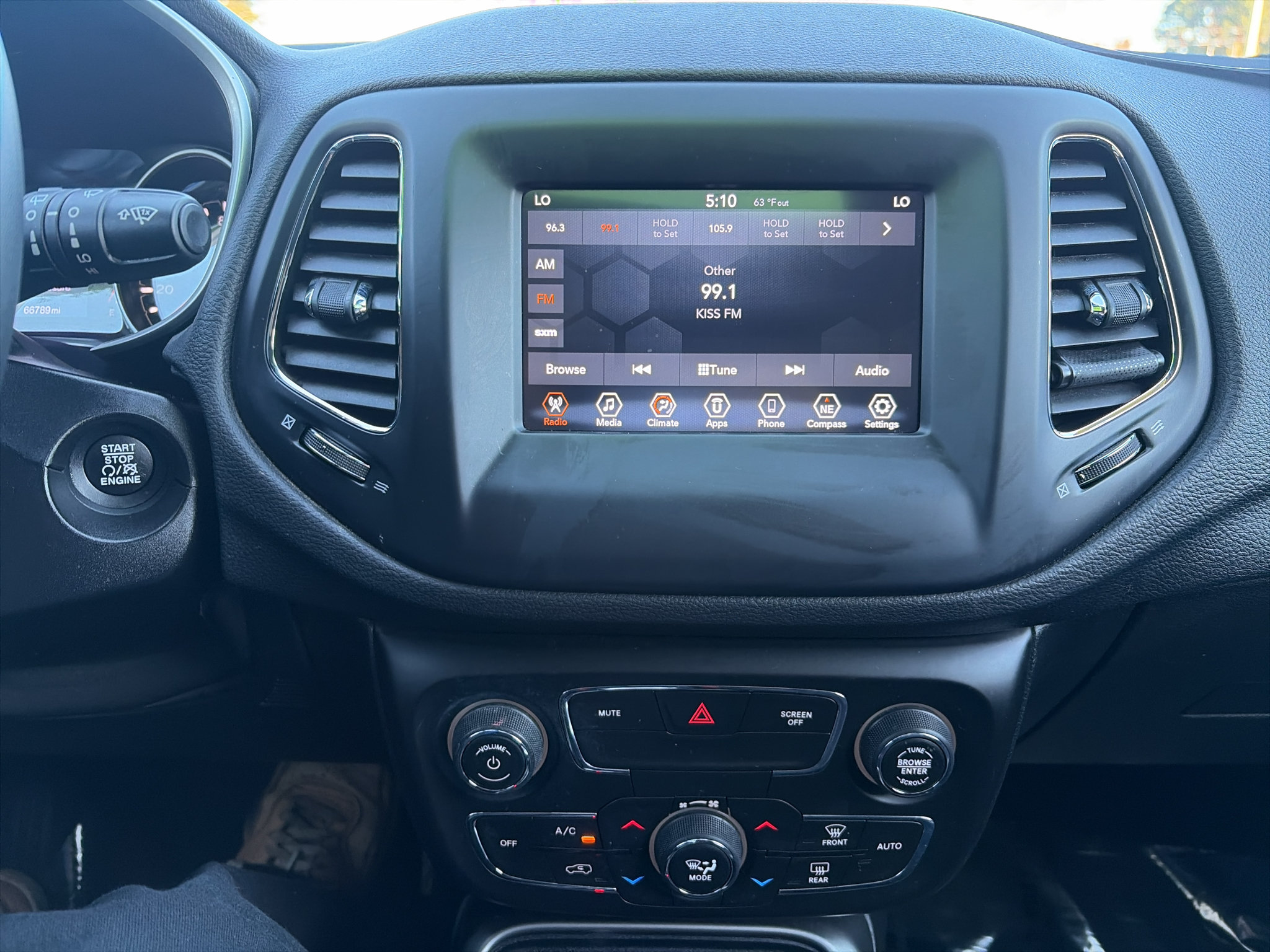 Used 2021 Jeep Compass Latitude FWD image 15