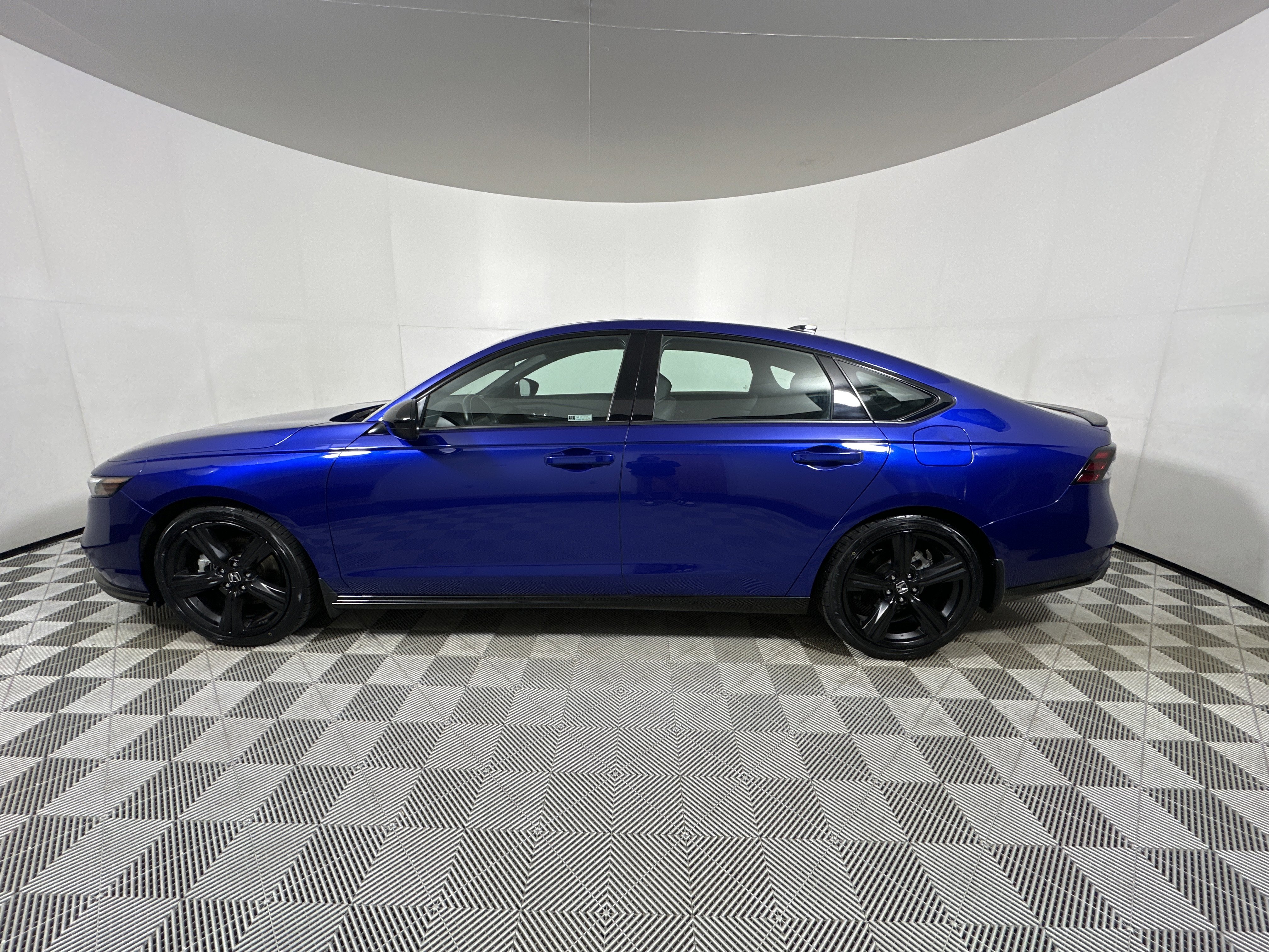 Used 2023 Honda Accord Sport image 4