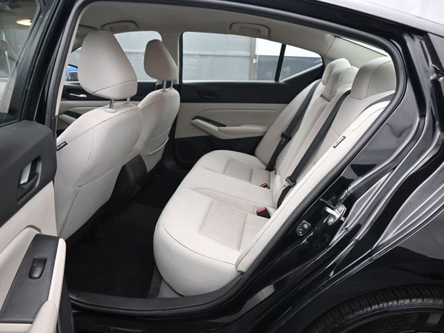 Used 2025 Nissan Altima 2.5 SV FWD image 8