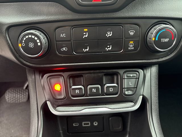 Used 2020 GMC Terrain SLE image 28