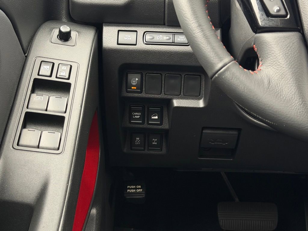 Used 2025 Nissan Frontier PRO-4X image 31