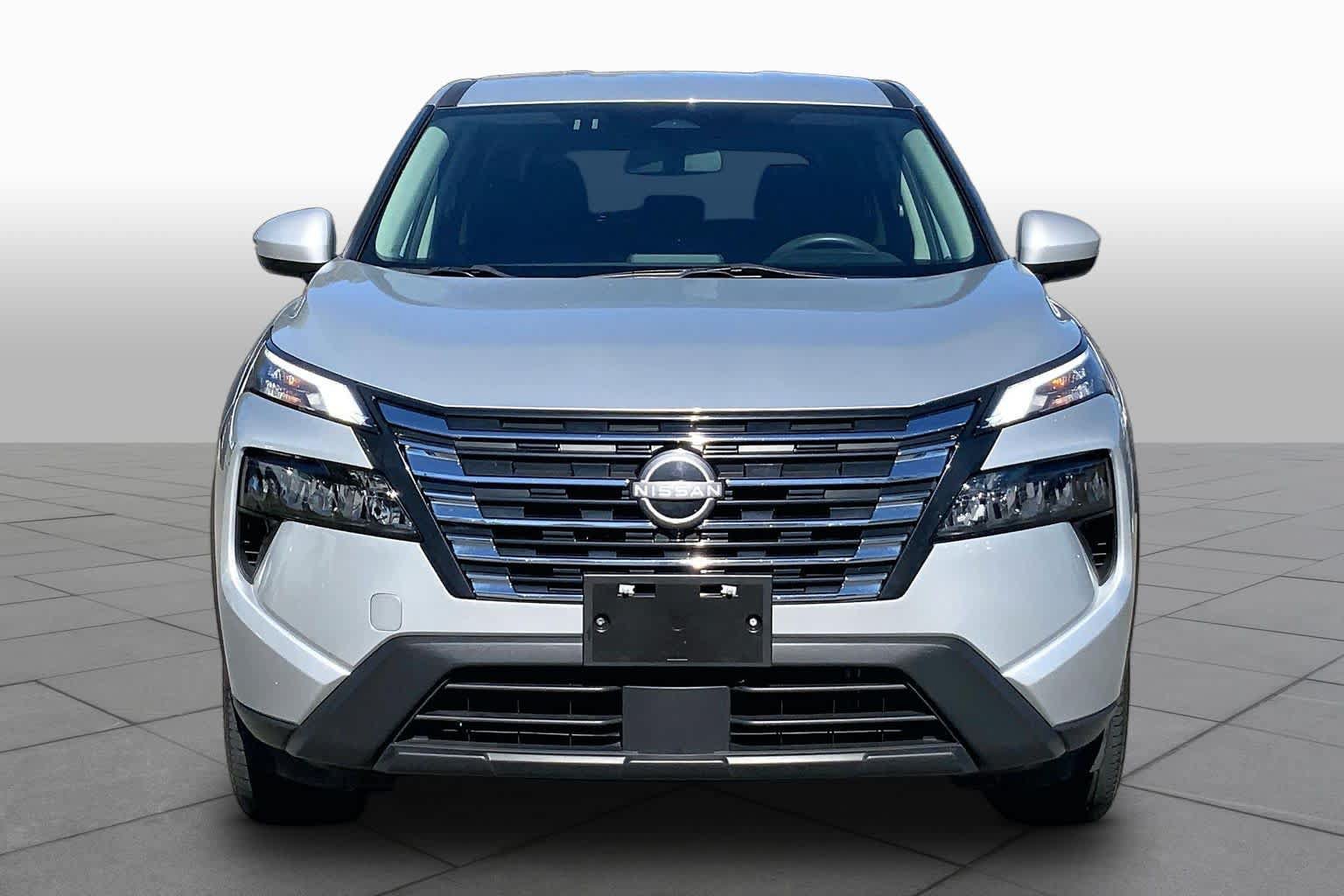 Used 2024 Nissan Rogue SV AWD/4WD image 4