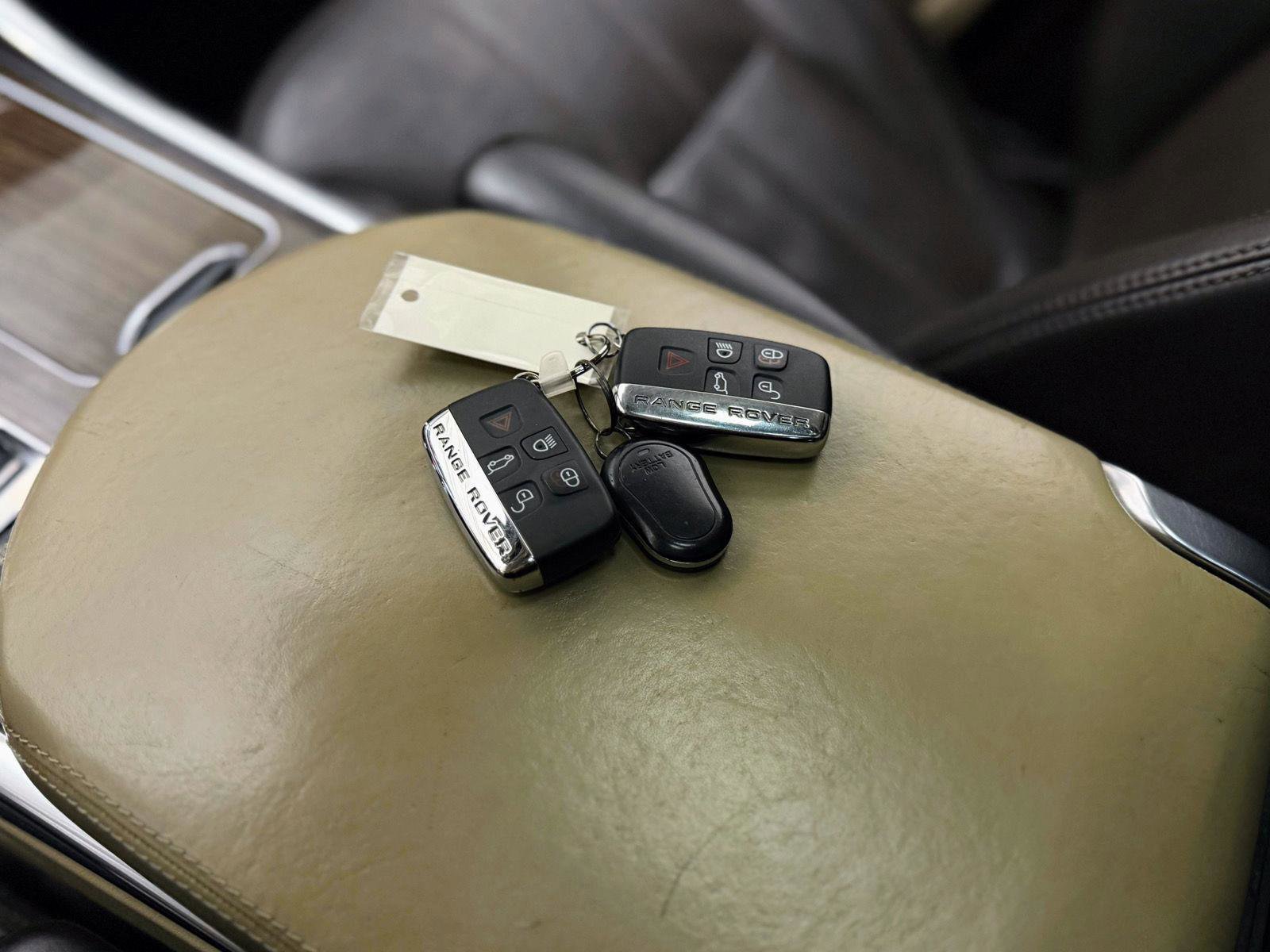 Used 2014 Land Rover Range Rover Sport HSE image 25