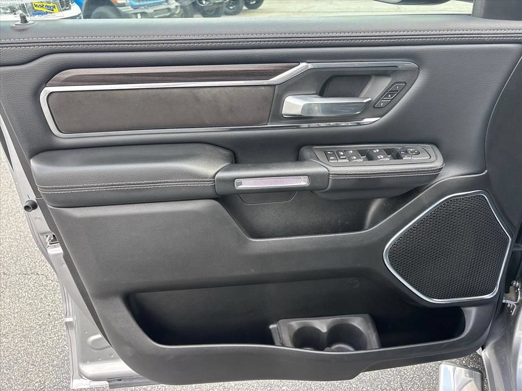 Used 2025 RAM 1500 Laramie w/ Sport Appearance Package AWD/4WD image 9