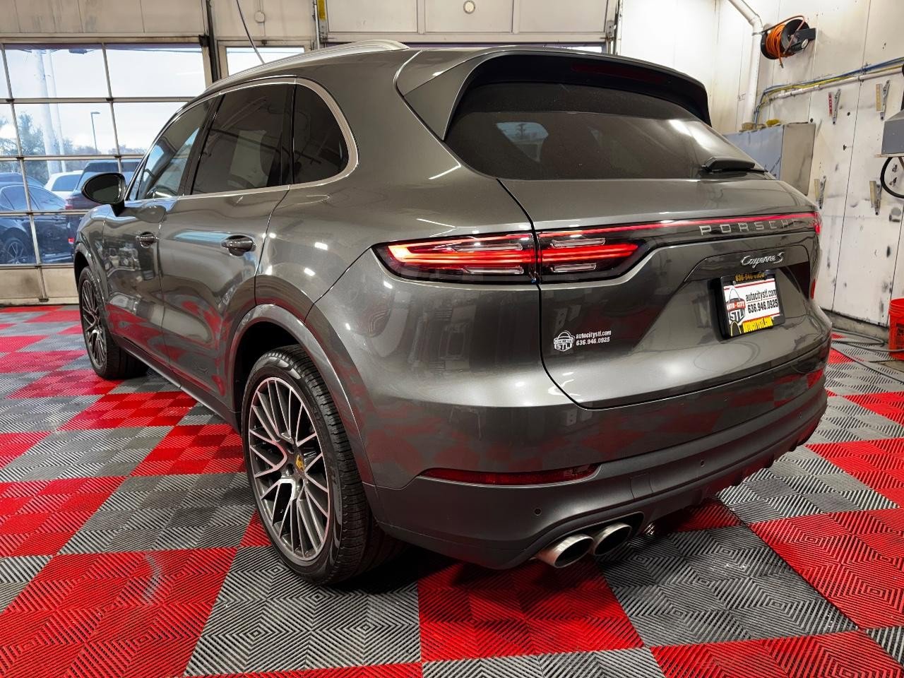 Used 2019 Porsche Cayenne S image 5