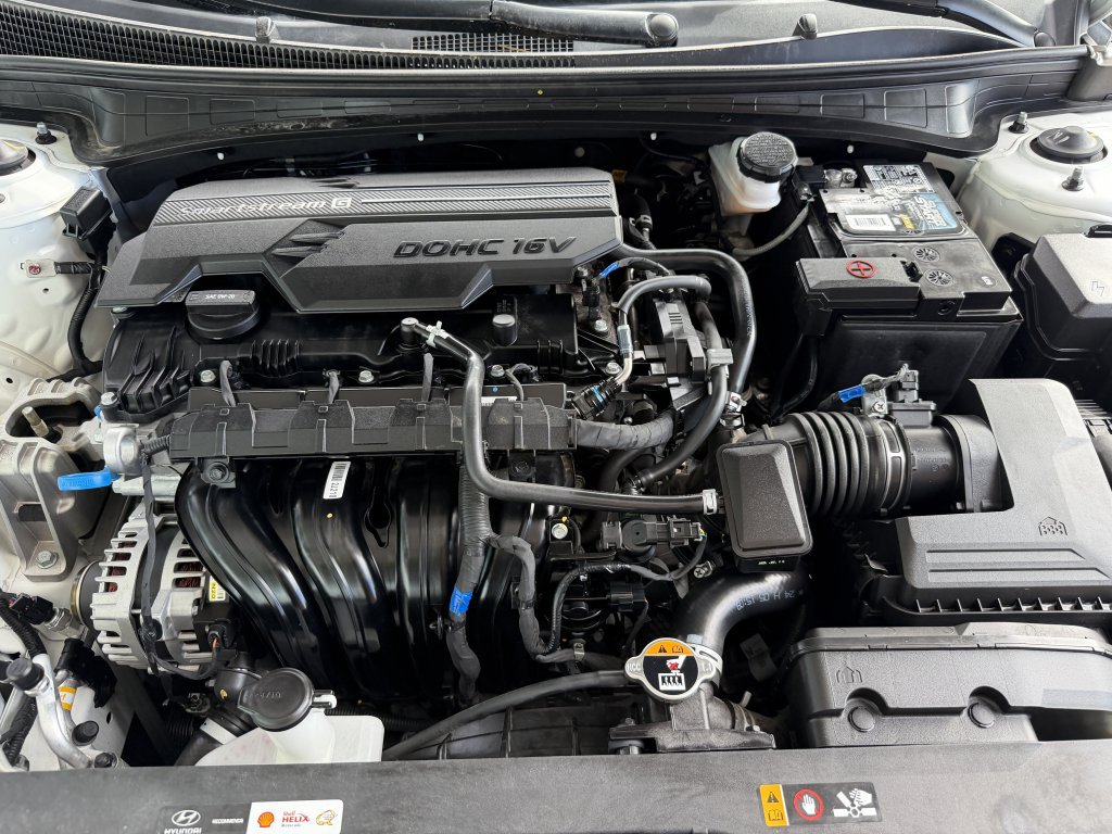 Used 2025 Hyundai Elantra Limited FWD image 40