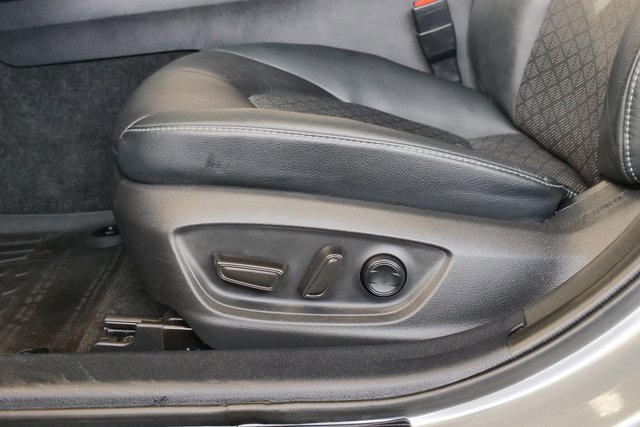 Used 2020 Toyota Camry XSE image 11