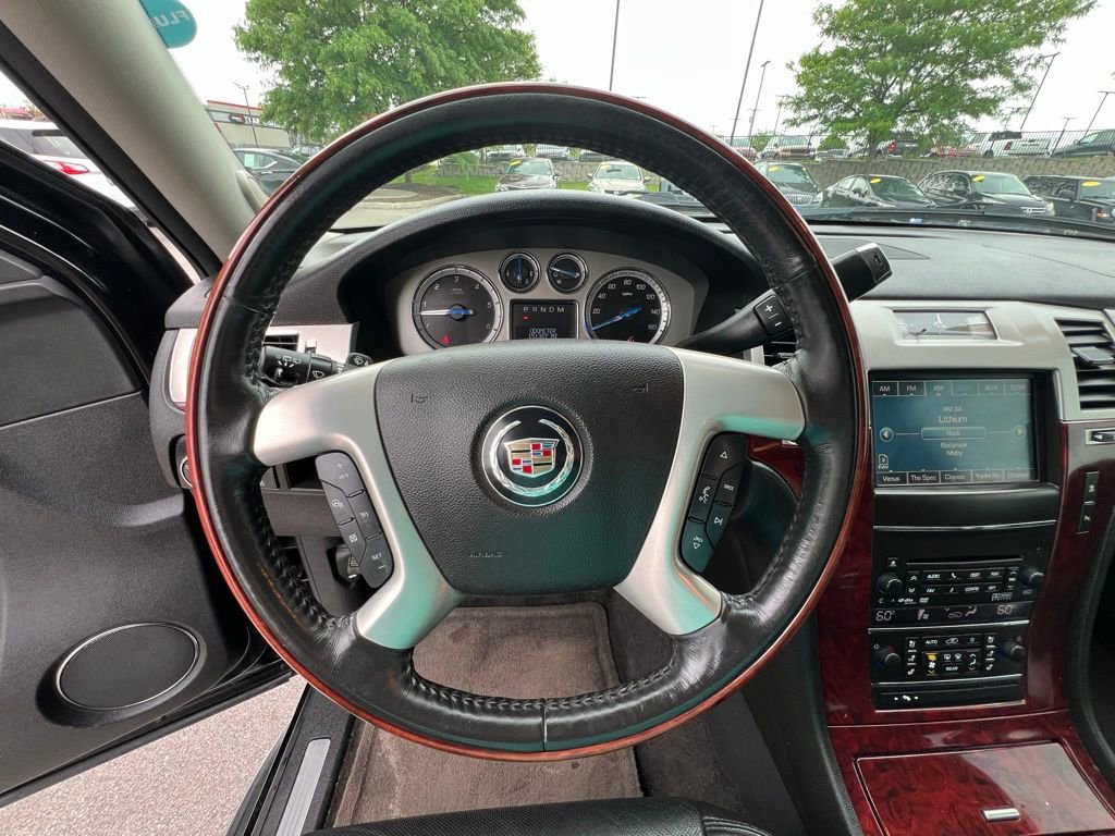 Used 2011 Cadillac Escalade ESV Luxury AWD/4WD image 41