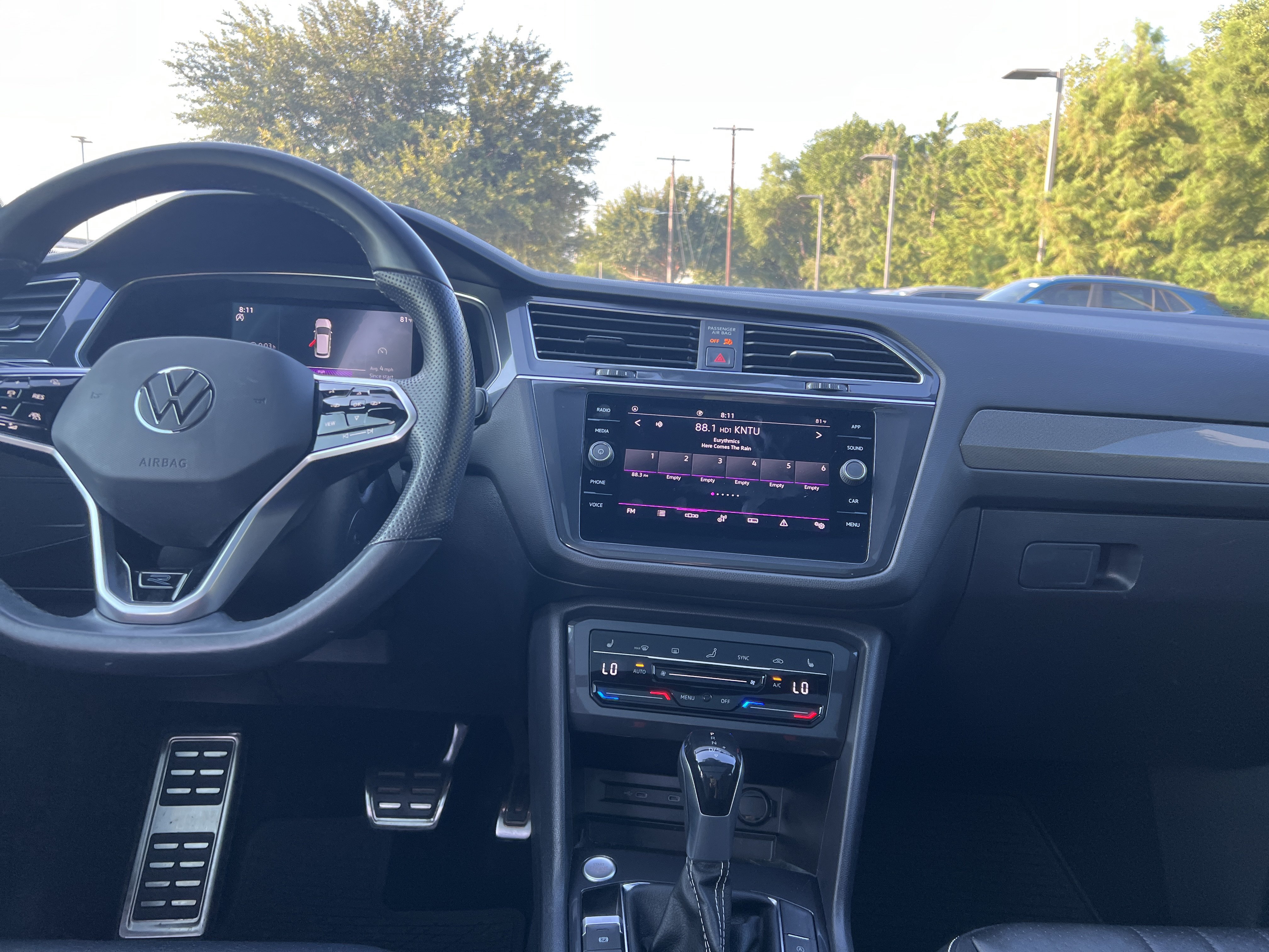 Certified 2022 Volkswagen Tiguan SE R-Line FWD image 24