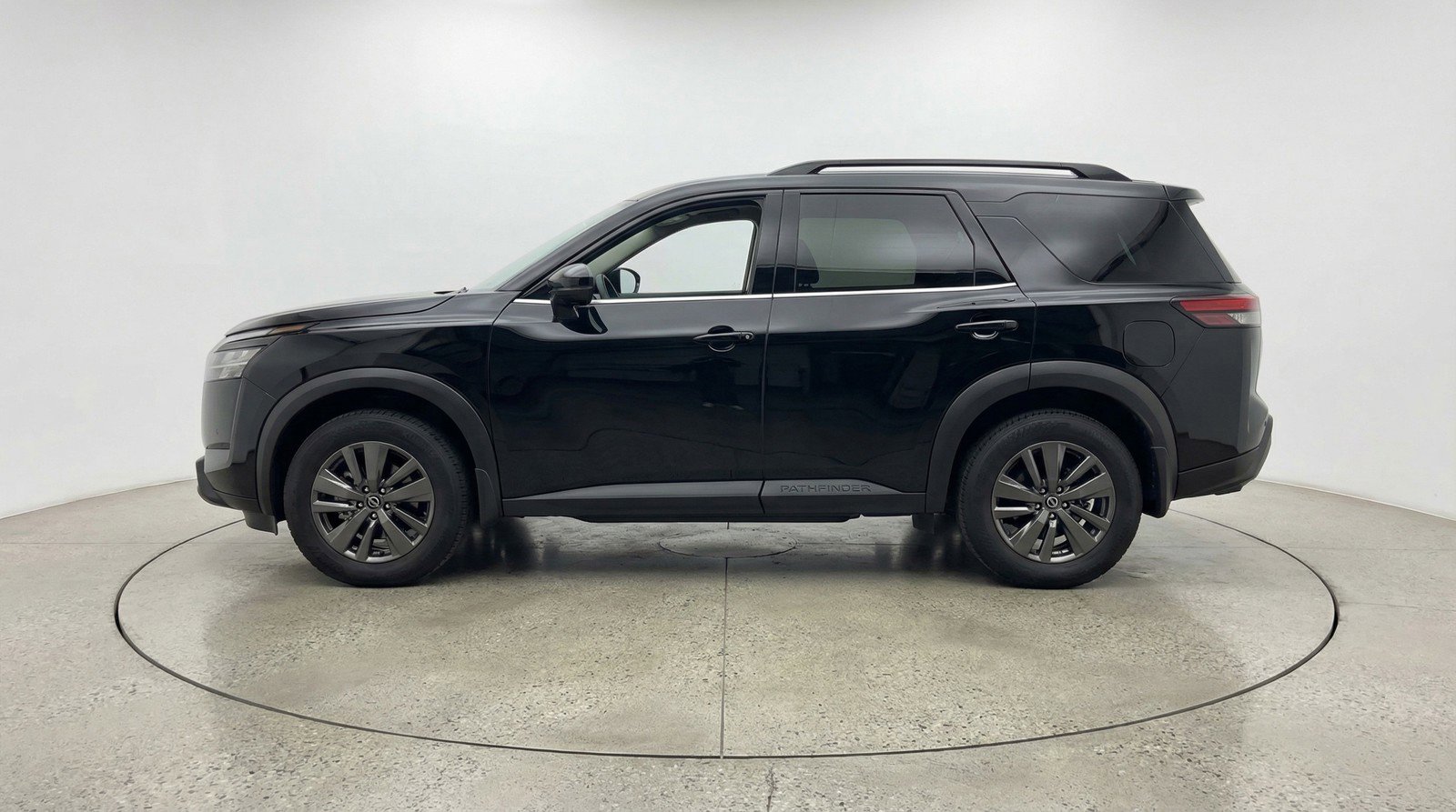 Used 2025 Nissan Pathfinder SV image 5