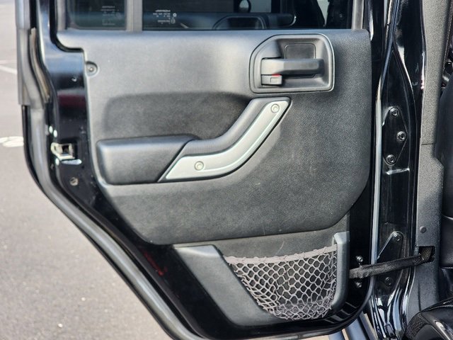 Used 2016 Jeep Wrangler Unlimited Rubicon image 23