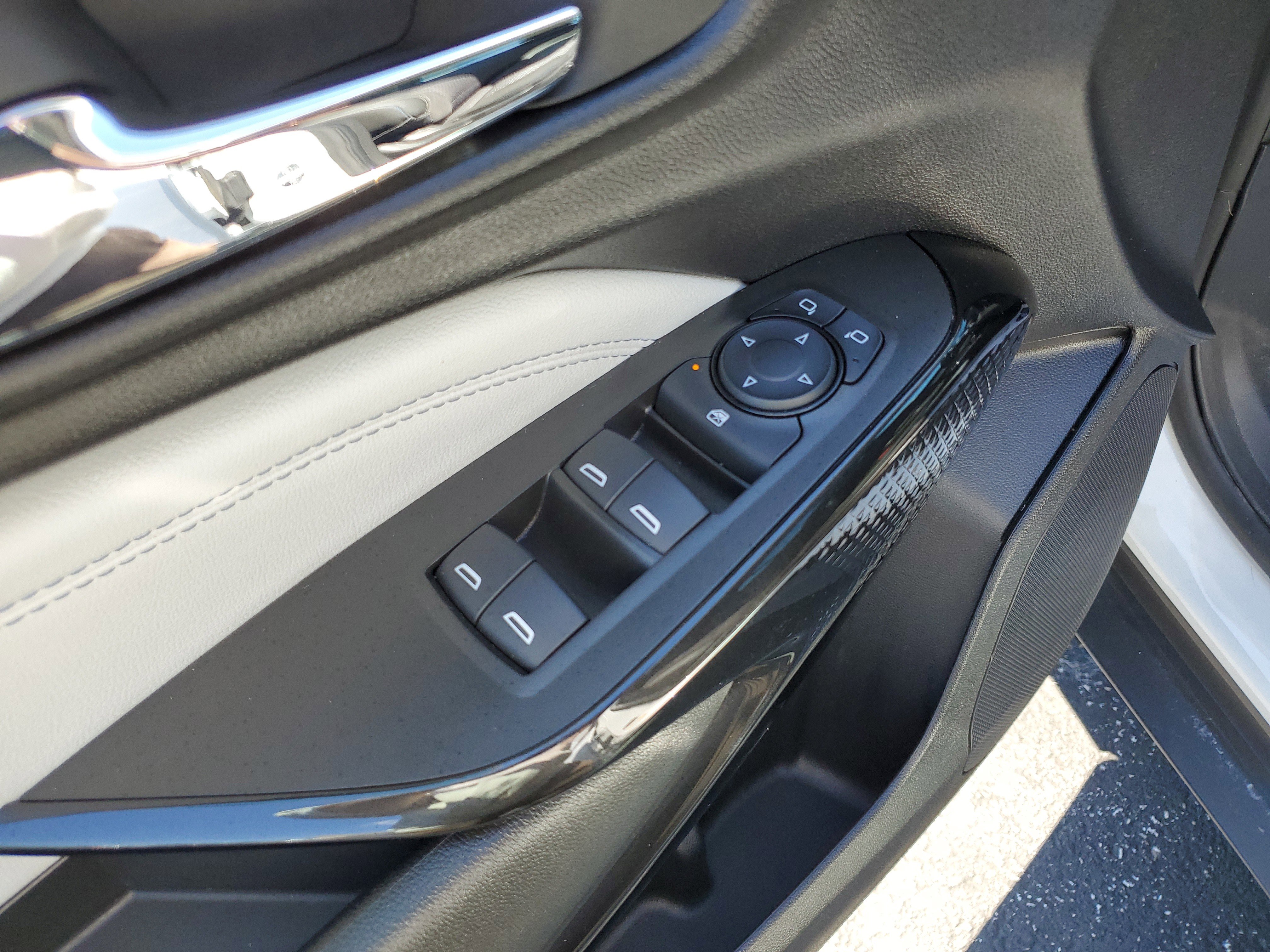 Used 2024 Chevrolet Trax LT w/ Driver Confidence Package FWD image 18