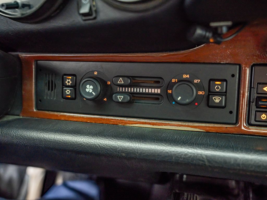 Used 1998 Porsche 911 Carrera RWD image 38