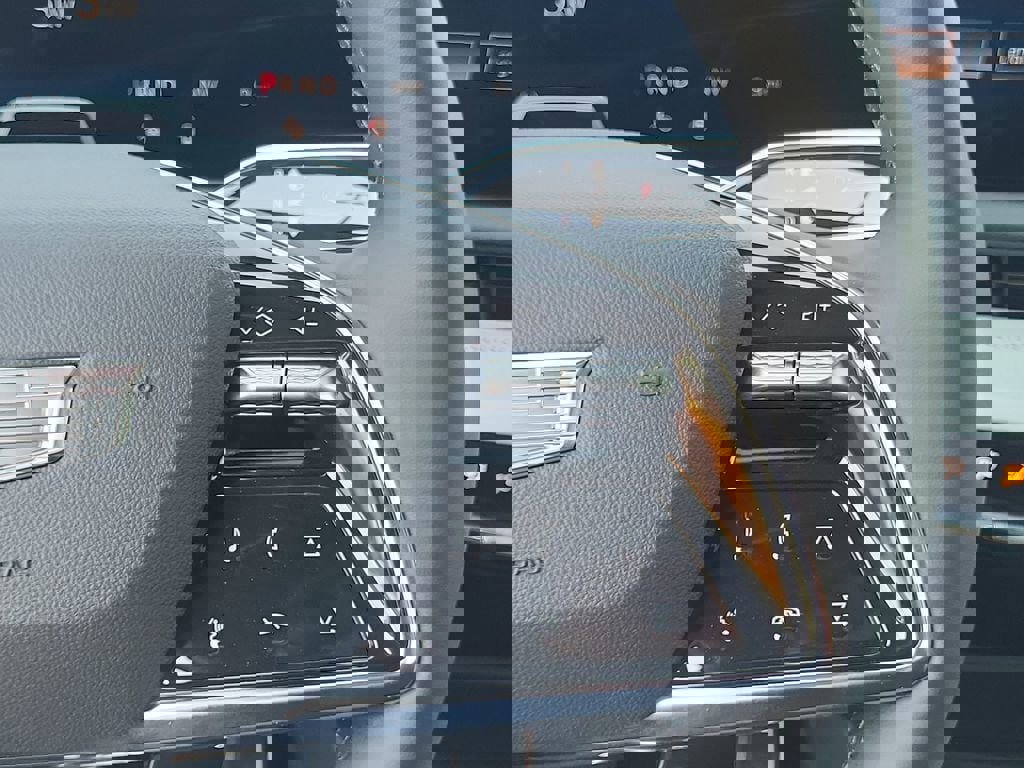 New 2025 Cadillac Optiq Luxury 1 image 15