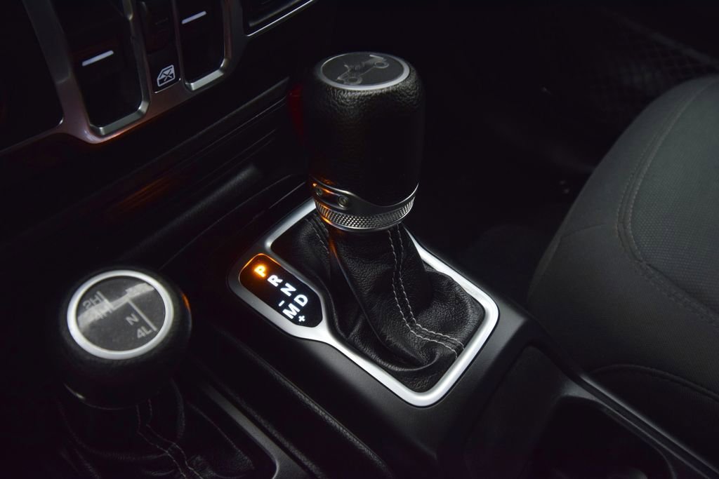 Used 2018 Jeep Wrangler Unlimited Sahara w/ Uconnect 4C Nav & Sound Group image 25