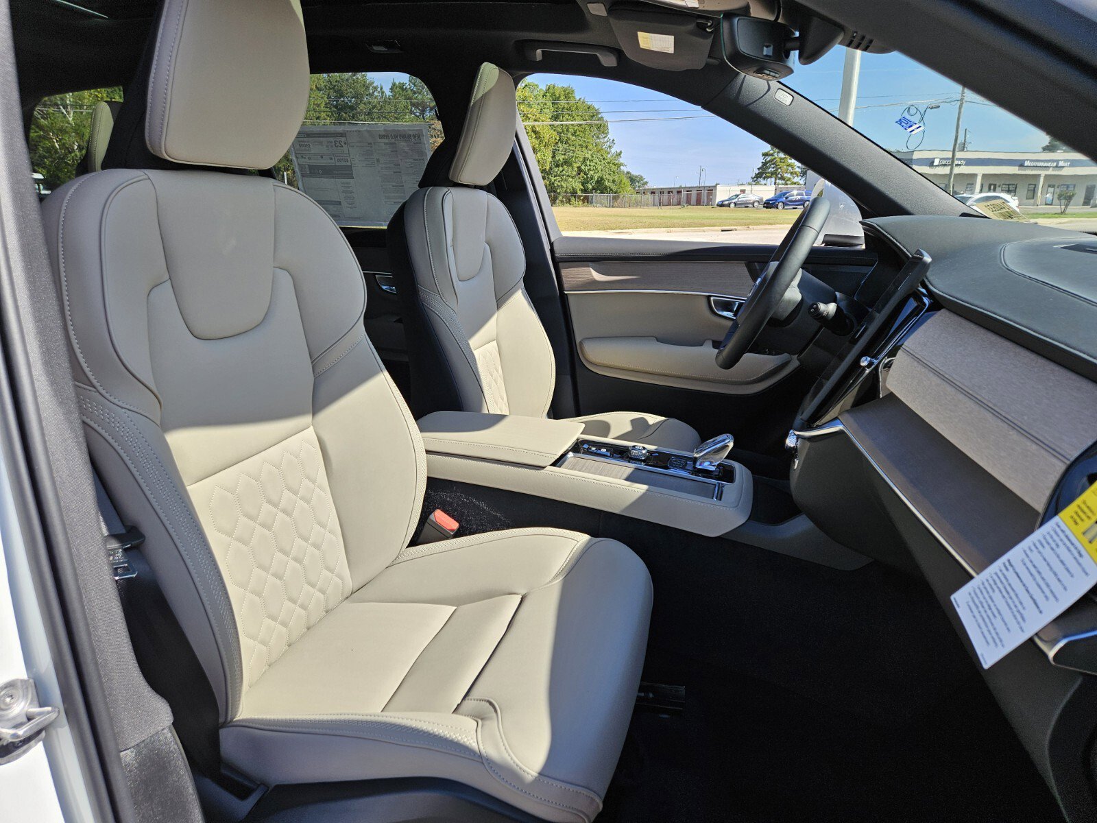 New 2026 Volvo XC90 B6 Plus w/ Protection Package Premier AWD/4WD image 12